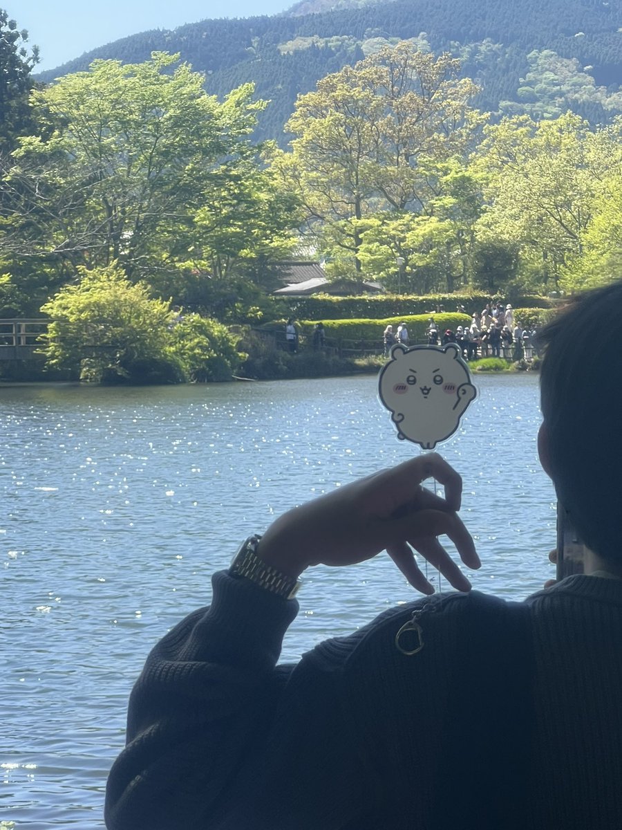 shigoround's tweet photo. ไม้เช็กอินสารพัดประโยชน์มาก ได้มาตอนไปยูฟุอินแล้วนี่เดินไม่ไหวแล้ว เพื่อนเลยเอาน้องจี้ชูแล้วบอกให้ตามมาๆๆๆ สู้ๆๆๆๆ55555 https://t.co/57RfMlx7th