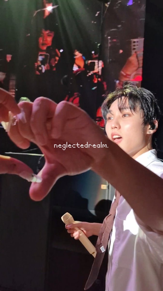 neglectedrealm's tweet photo. Still the sweetest person to ever exist 🥹❤️‍🩹

2025                            2026 https://t.co/RTBNnKUblI