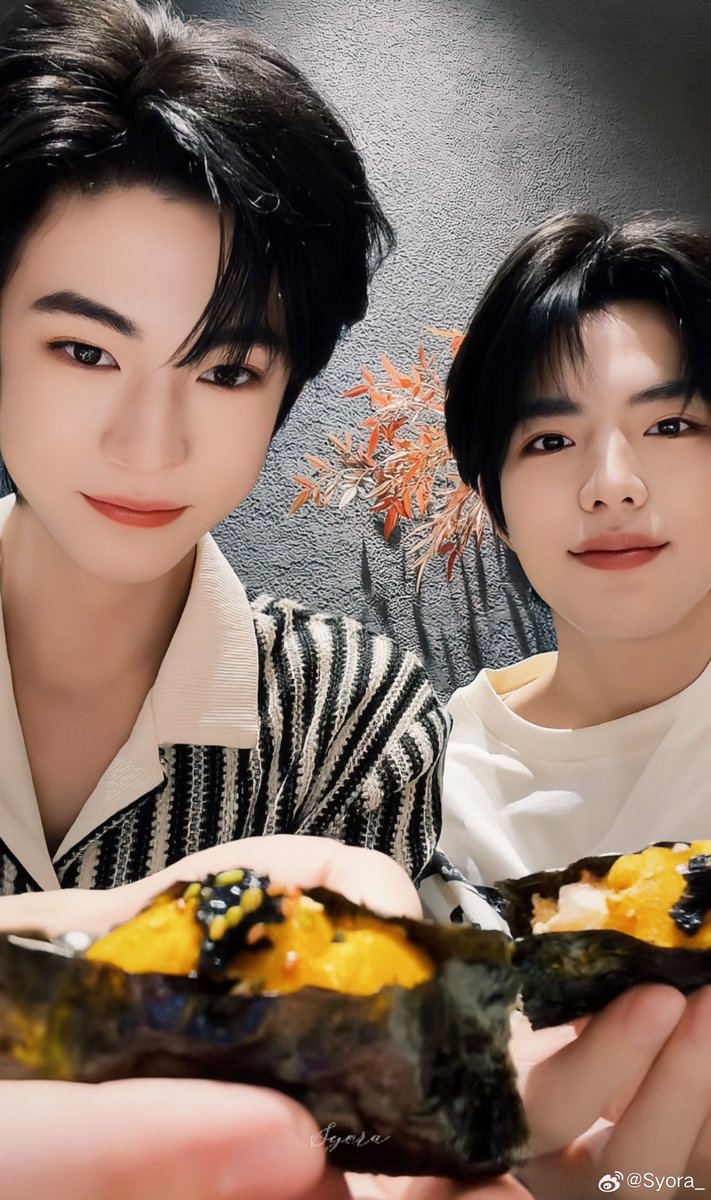 lucky_fairy7's tweet photo. congratulations on moving in together and thank you for doing a livestream today. It made my day. 🫶💙

#shuyuan #ollie https://t.co/YQ6kYI6zHh