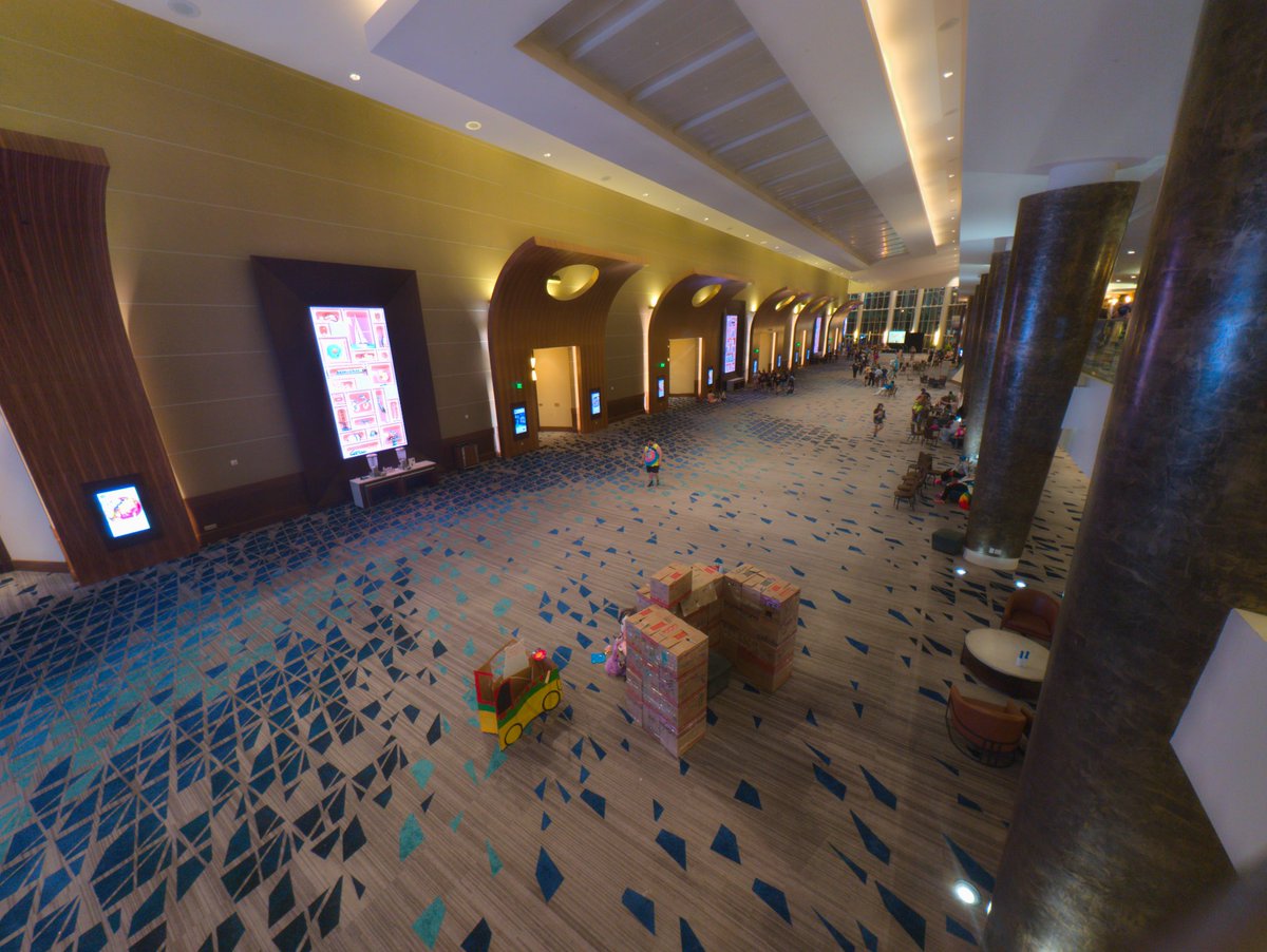 SplashyDergAD's tweet photo. Goodbye Megaplex!! I can't believe it's been a year since my first ever con, and already I've achieved things I never thought was possible even a few years ago. Total transparency, I thought this year was going to be a bust, but it ended up being so much better! + https://t.co/8sEQ3gVMLD
