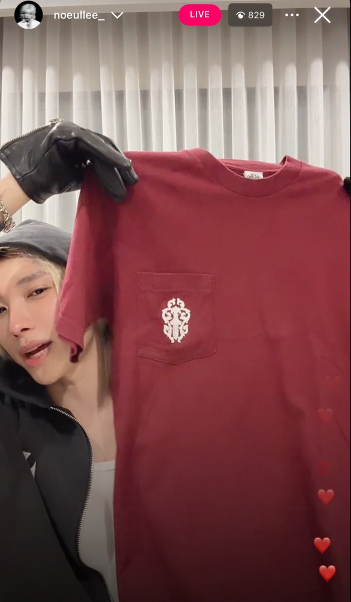 phibabiekana's tweet photo. This is such a niche community outside of his fandom and we’re entering the territory of his business but im having fun watching seller lee sell his CH collections, like you just know this’s bound to happen when he keeps going back and forth to japan and his friend literally owns a clothing store too 😂😂 not to forget he’s very business minded and is soo passionate bout CH