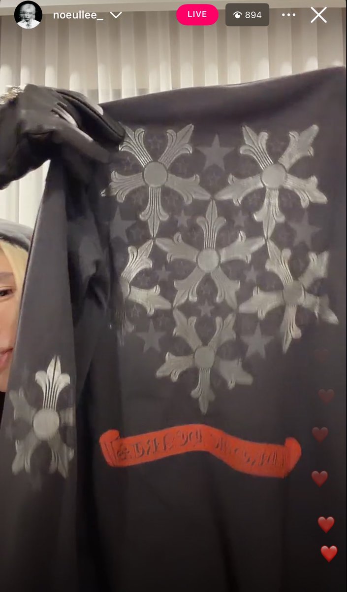 phibabiekana's tweet photo. This is such a niche community outside of his fandom and we’re entering the territory of his business but im having fun watching seller lee sell his CH collections, like you just know this’s bound to happen when he keeps going back and forth to japan and his friend literally owns a clothing store too 😂😂 not to forget he’s very business minded and is soo passionate bout CH