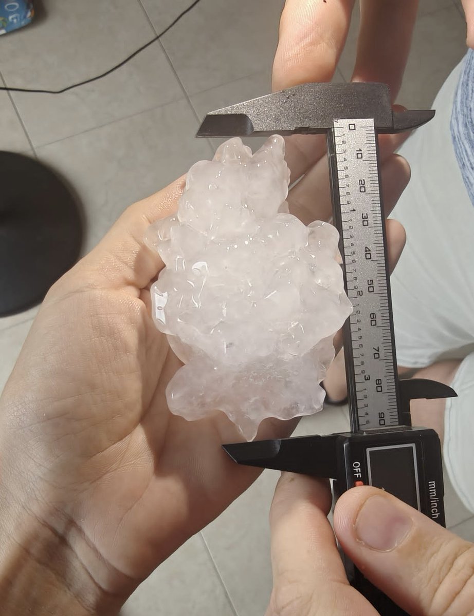DeejaySirG's tweet photo. Pedra de 9 cm a  Mora la Nova https://t.co/av1c2PDzhf
