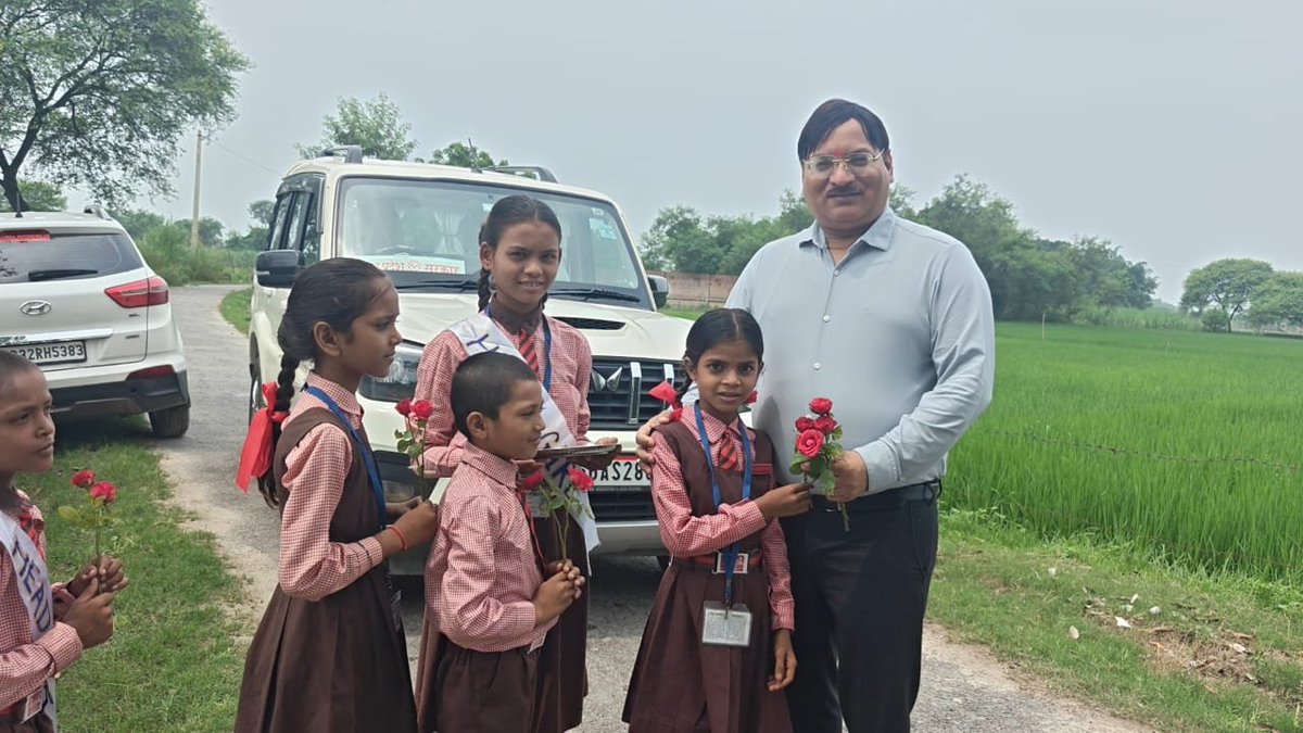 BAHRAICH_BSA's tweet photo. बहराइच के विकासखंड जरवल स्थित पीडी मुड़ियाडीह विद्यालय में जिला बेसिक शिक्षा अधिकारी ने एमडीएम की गुणवत्ता, स्वच्छता एवं व्यवस्थाओं का निरीक्षण किया। बच्चों के साथ बैठकर स्वयं भोजन चखा और बच्चों को एमडीएम परोसा।
@thisissanjubjp
@basicshiksha_up @CDOBahraich @CMOfficeUP @UPGovt https://t.co/p0CHWjXZoF