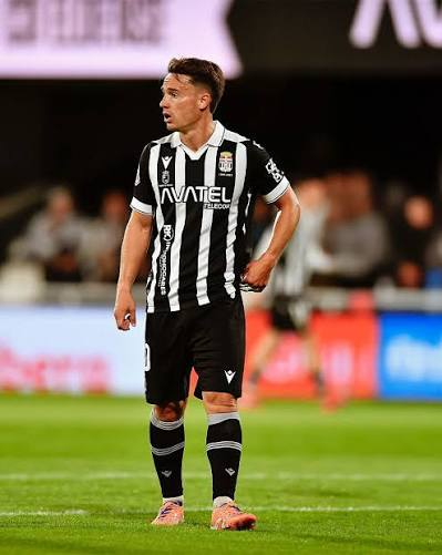 MOULOSSNOVA's tweet photo. ⚽️JUGADORES INTERESANTES LIBRES 1ªRFEF🧐

🔸PABLO LARREA @pablolarrea8 del @FCCartagena_efs 

➡️Este centrocampista de valor está libre , más de 300 partidos en su carrera . En su tramo actual de trayectoria le falta hacer una temporada redonda 

De caracter mixto , muy posicional , táctico , con dominio del balón , caracter en el aspecto defensivo y personalidad para adquirir responsabilidad 

Para jugar de 6 ó de 8 , partiendo de la posición de doble pivote . Esta temporada empezo en Cartagena a un grandísimo nivel que fue poco a poco perdiendo protagonismo 

Me parece un fichaje de poso para cualquier proyecto de 1ªRFEF siempre y cuando encaje en economía

#PrimeraFederación