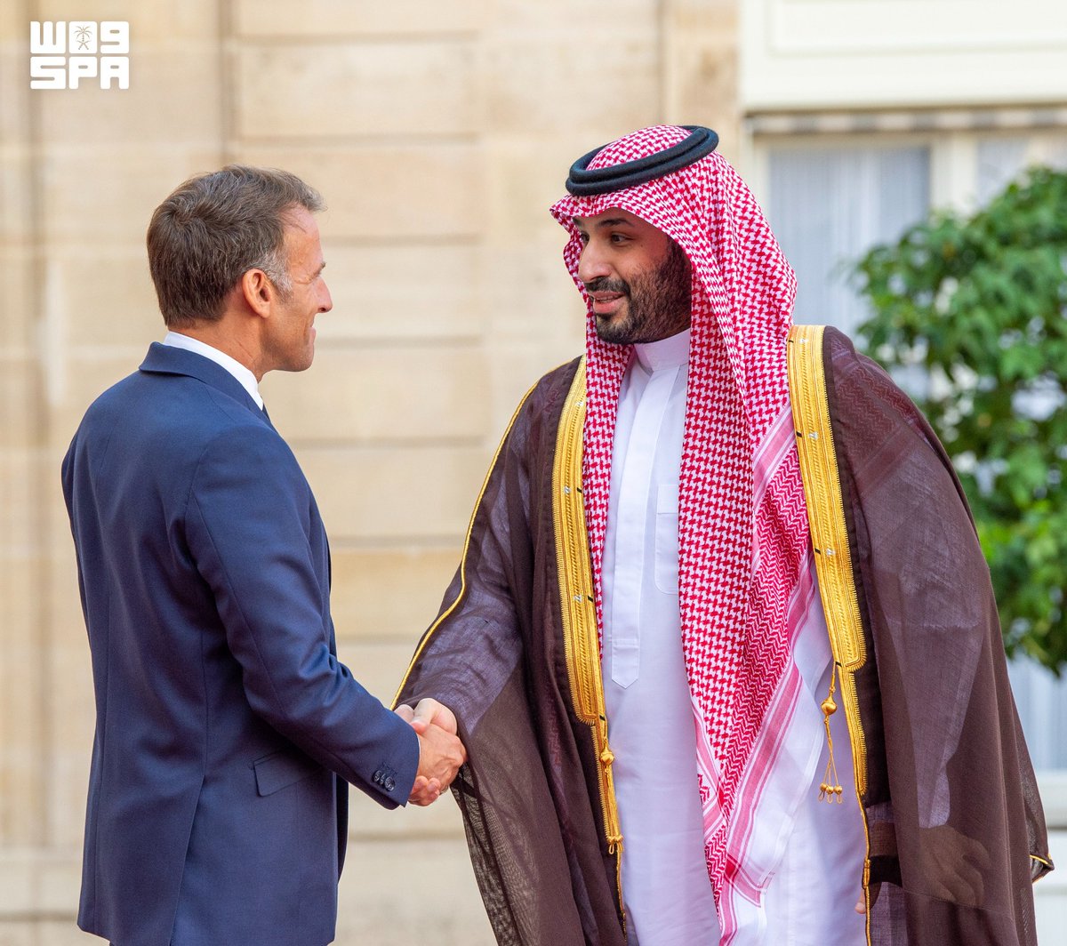 spagov's tweet photo. سمو #ولي_العهد يصل إلى قصر الإليزيه في العاصمة باريس وفي مقدمة مستقبليه فخامة رئيس الجمهورية الفرنسية.
#محمد_بن_سلمان_في_باريس
#واس https://t.co/dtWGHgOO34