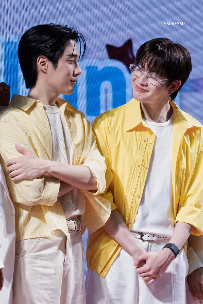 NAPnSNAP's tweet photo. เติ้ลเคยสัมว่าชอบเวลาที่เติ้ลมองเฟิ้ดแล้วจู่ๆเฟิ้ดยิ้มให้เติ้ล..เป็นอีกครั้งที่ได้เห็น น่ารักมากเลย :) 

 TLE FIRSTONE SANDELL SIAM CENTER #TleFirstonexSandellSiamCenter
#TleFirstone #เติ้ลเฟิร์สวัน 
#TLE_mtm #Firstone https://t.co/h0YbYVxOL2