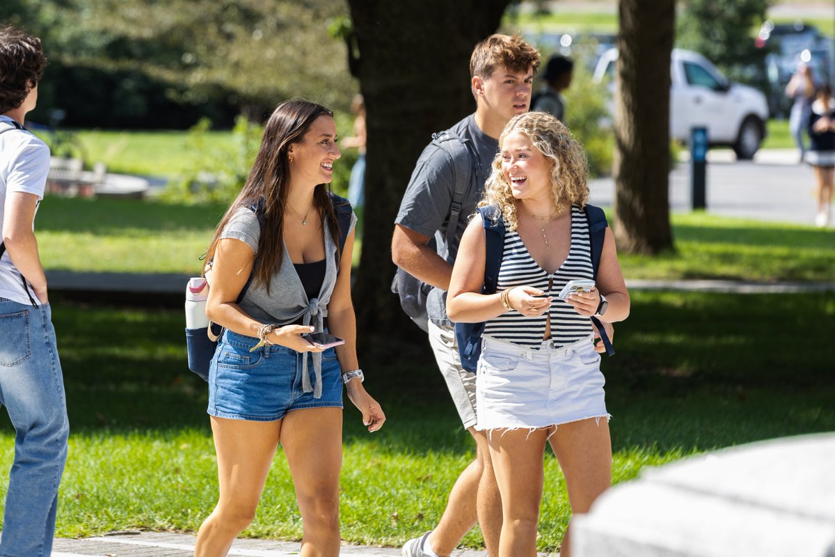 gettysburg's tweet photo. Back to class! ππ§‘π
Wishing all of our Gettysburgians a great first day of classes and an exciting fall semester ahead.
Hereβs to a great year!
#GettysburgCollege #DoGreatWork #FDOC https://t.co/n0JPJtcQde