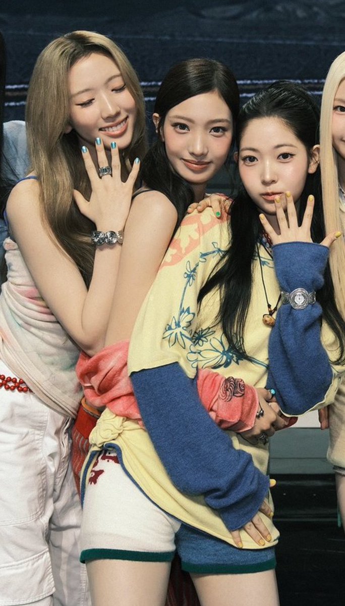 jaduisplum's tweet photo. 느낌 개좋은 튜이드 열아홉 미소녀 셋..

#TUIDE #튜이드 #SEOYEON #서연
#JIA #지아 #ELENA #엘레나 https://t.co/khLsGpn16q