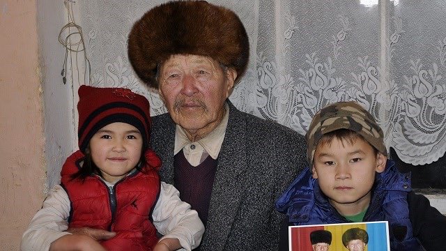 kultiginmedya's tweet photo. Savaş bölgesinden tahliye edilen 371 Ahıska Türkü aile, Bitlis/Ahlat'a yerleştirildi.

▪️Daha önce de 3 bin 500 Ahıska Türkü, Türkiye'ye getirilmişti.

Soydaşlar Ana Vatanda! 🇹🇷 https://t.co/9dVjMJ3bDp