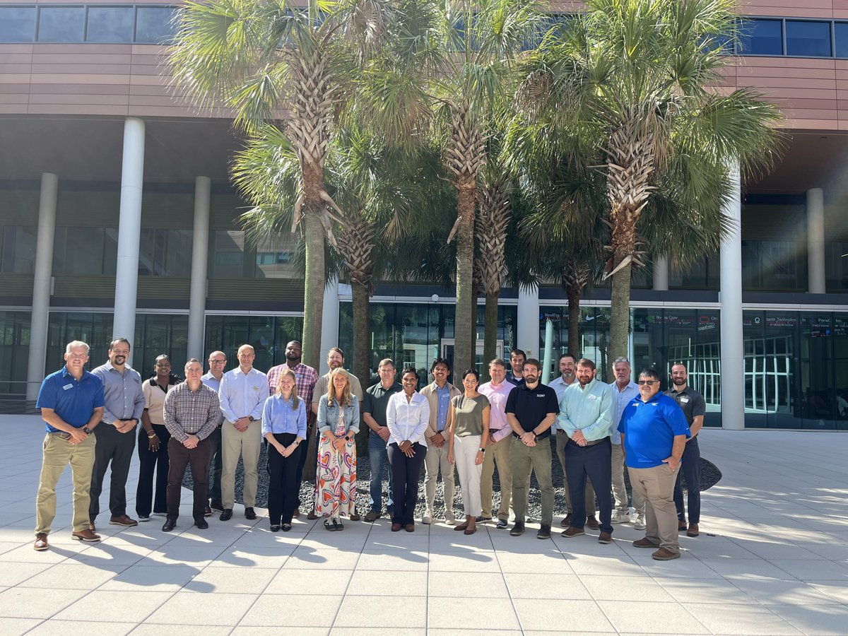 Moore_ExecEd's tweet photo. Executive Education was excited to kick off the first session of Cohort IV for the SCMLP (South Carolina Manufacturing Leadership Program) at the Moore School last week. This program includes a distinctive curriculum. https://t.co/ctMsggnHHK