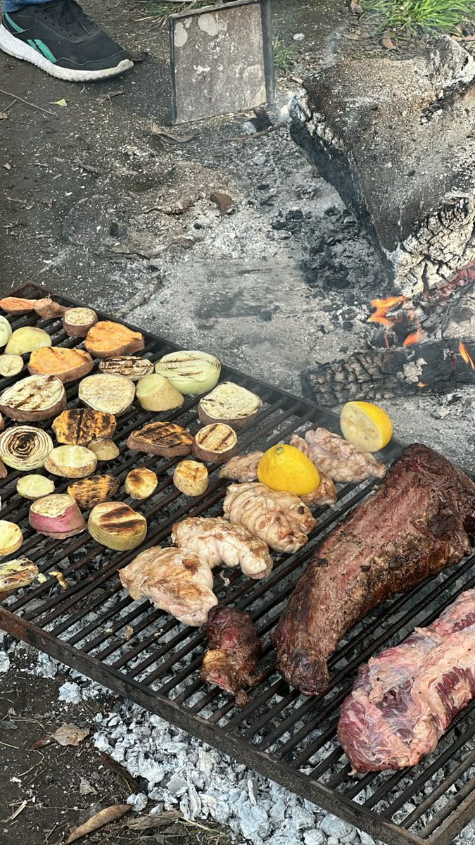 fortinbelgrano's tweet photo. Permiso. Voy a #farmear #aura . Es decir, echarme un buen garco. De los histórico. Si quieren les hago un dibujito. https://t.co/7F61gWzGt1