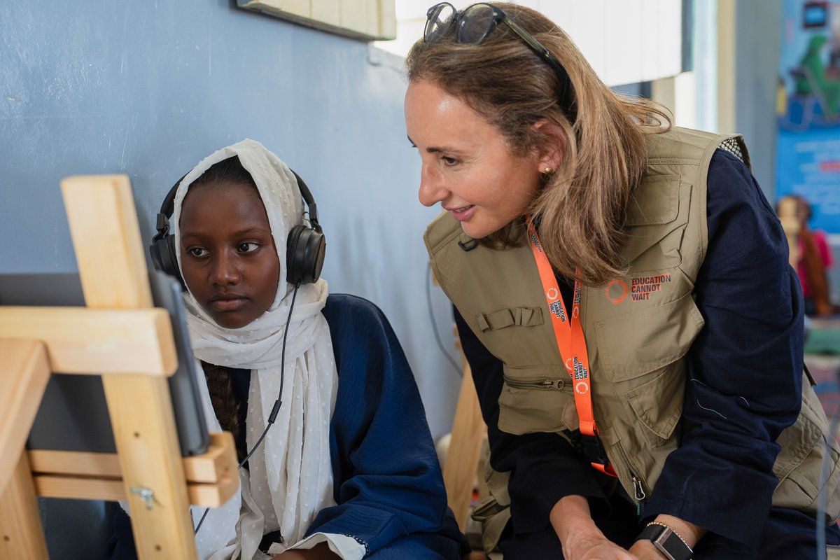 EduCannotWait's tweet photo. 📣 New US$22M education lifeline for crisis-affected children in #Sudan 🇸🇩

@EduCannotWait’s new 3-year investment will help nearly 200K children & adolescents access safe, quality & inclusive #education across West Darfur, South Kordofan & Gedaref.

Implementation will be led by @SC_inSudan, in partnership with @PlanSudan, @lminternationa1, #AORD and @Sadagaat.

The announcement follows a high-level mission to #Sudan, where ECW Director @MaysaJalbout met with children, teachers, communities & education partners affected by conflict and displacement.

📸 @UNICEFSudan 

🔗 https://t.co/pWxnqSGm1Y #HopeStartsHere