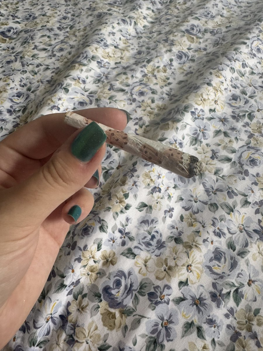 cvntvia's tweet photo. Smoking cookie papers #getlikeme https://t.co/1O062jxg4o