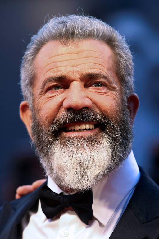 trad_west_'s tweet photo. Mel Gibson: "The Shroud is authentic. They’re lying to you [about the medieval dating]. It’s a verifiable history.

Some people say, 'Well, it’s a fairy tale,' but there are other accounts... that bear this up." 

The Holy Shroud of Turin is real https://t.co/MfS4x0d60T