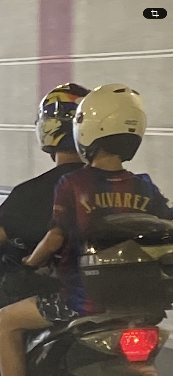 jordievole's tweet photo. No es fotomontaje.
No es photoshop.
No es IA.
Visto ahora mismo en la Ronda de Dalt de Barcelona. 
¿Precipitado? ¿Impaciente? ¿Impulsivo? ¿O visionario? https://t.co/TKlHPRCC0o