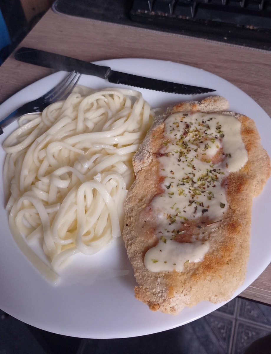 joakobjrs's tweet photo. buen dia
las milanesas son de pollo https://t.co/q4gfD5IjDP