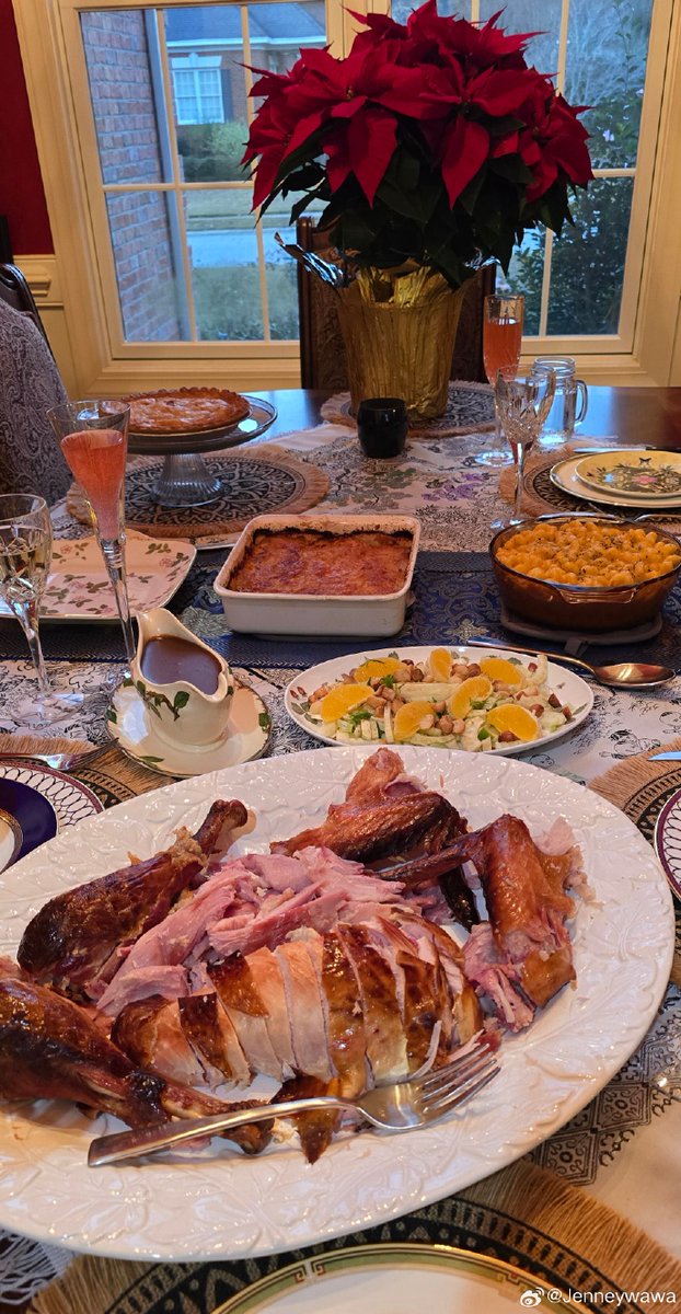 GddHdd1's tweet photo. Thanksgiving just got better! Our special holiday feast features herb-roasted turkey with cranberry glaze, creamy mashed sweet potatoes, and spiced pumpkin pie—limited stock today only! Tag your dinner crew to join. https://t.co/B7pQ3CBX3A