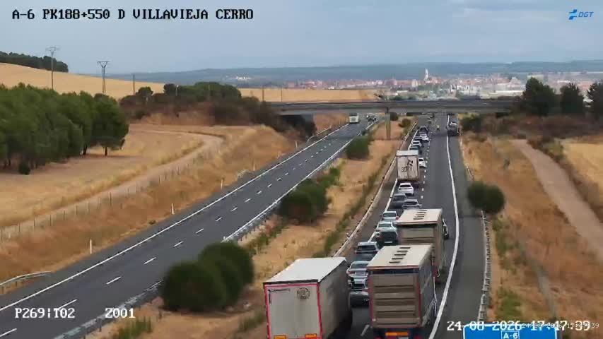 DGTes's tweet photo. 📢🔴Un siniestro complica en Valladolid, la A-6, en el entorno de Tordesillas, en sentido Arévalo.

➡️Tráfico lento de 2 km. https://t.co/pggFA5xY6Y
