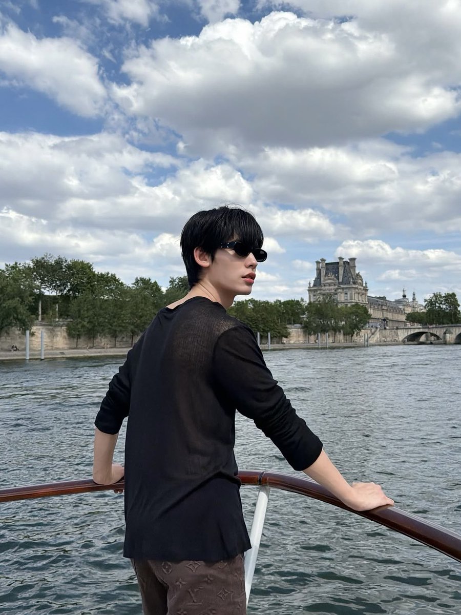 for_everjk's tweet photo. แว่นท็อปเจริญ https://t.co/4q1sKbuNvq