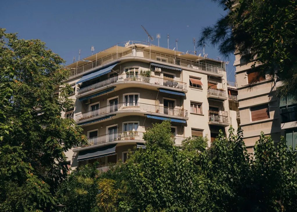 bhaumikgowande's tweet photo. The people criticising Athen’s polykatoikia urbanism because “the buildings are ugly” are missing the point.
6–7 storeys, high density, balconies, mixed-use streets, short blocks, shops at ground level and neighbourhoods where daily life is within walking distance.
Urbanism is not just about Instagrammable façades, but majority of it is about functionality.  Below are street level view of that rooftops pic, look at street and cleanliness.