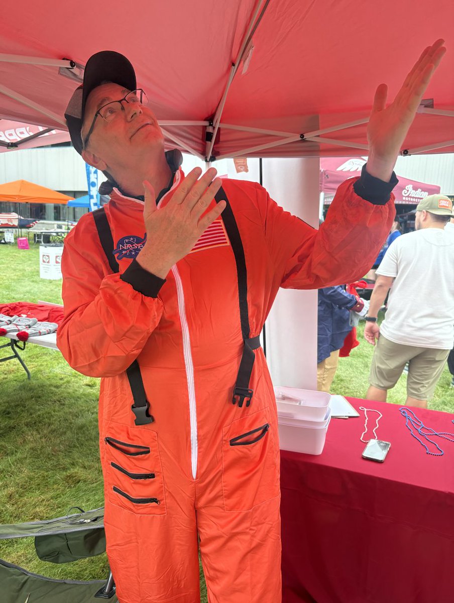 LoaderParts's tweet photo. Our “Freedom Launch” may have sunk, but our spirits didn’t! 🚀🚤🌊😂 Inspired by Hidden Figures, we had a blast at the United Way Cardboard Boat Race. Proud to come together, support a great cause, and be part of something bigger than ourselves! ❤️
#LPS #UnitedWay #FreedomLaunch https://t.co/tLg9Z5xV07