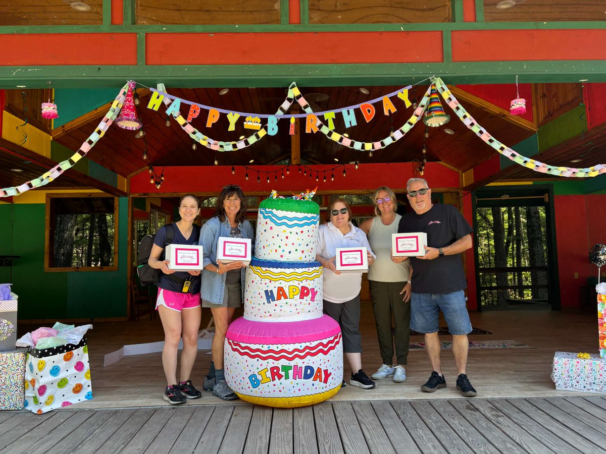 JuliasGraceFdn's tweet photo. #MakeADifferenceMonday
Our hearts are full! We had the joy of delivering 400 hug boxes to the amazing kids at this year’s Ronald McDonald Camp. Every box is a reminder that happiness, hope, and hugs can make a world of difference.
#GiveSomeoneAHug https://t.co/PXALp4yzdU