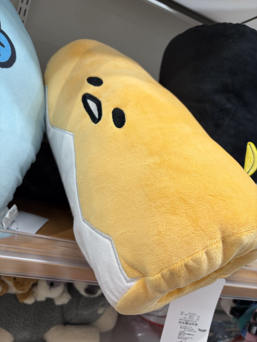 gudenotamago's tweet photo. アベイルのぐでたまグッズの新作をお探しの方に。
以下の品番で検索すると近隣在庫がわかります。

ハンドマフ：671-1559
ダイカットブランケット：677-0344
ダイカットマルチクッション：671-1485

#ぐでたま #アベイル https://t.co/10e261jStJ