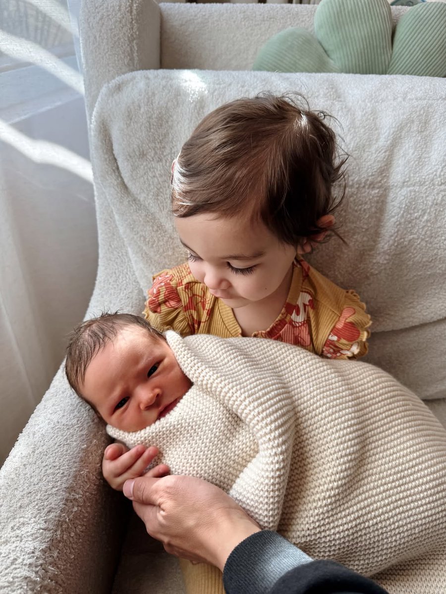 melissIAgrimeDs's tweet photo. 2025, the worst year we’ve endured, paired with some of the biggest moments of our lives. How is that possible?
Emery was born, we moved into our new home, Vic had some huge career moments, we took the kids on tour for the first time. Those are the w... https://t.co/iTAl2wqGYC