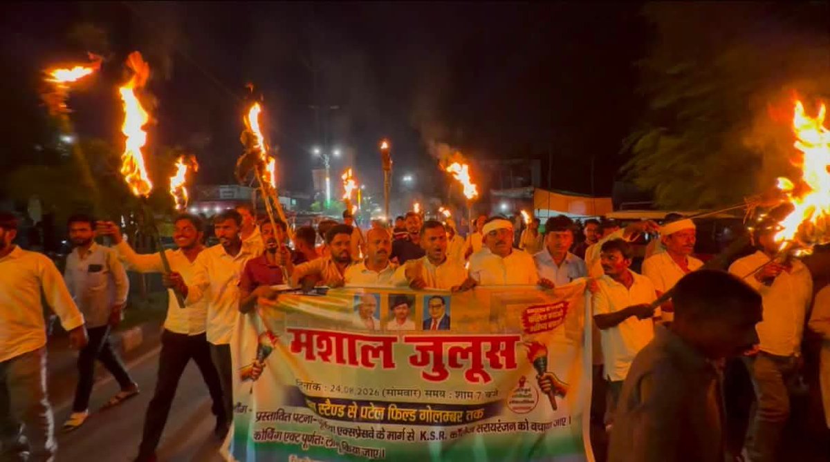 ana80427's tweet photo. दम है कितना दमन में तेरे
देख लिया है, देखेंगे✊🏽

जगह है कितनी जेल में तेरे
देख लिया है, देखेंगे https://t.co/3SYqSzKtHq