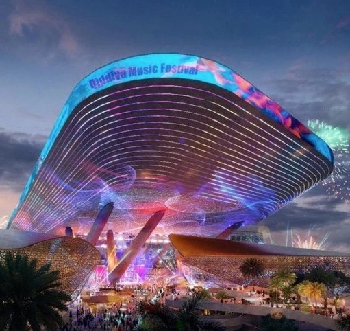 TinoCLeclerc's tweet photo. Ya se está construyendo una curva que tiene la altura de 20 pisos de un edificio.

Es un circuito de Arabia Saudita que va a llegar a la Fórmula 1 para 2028.

(pobre el piloto que se pase de frenada) https://t.co/hPTyKZ8S3b
