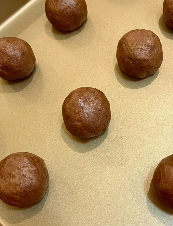WhichWitch9617's tweet photo. Just pulled these warm, buttery chocolate chip cookies fresh from the oven—melt-in-your-mouth goodness and a tiny kitchen mess that’s totally worth it ， https://t.co/9Q70Cb4lAN