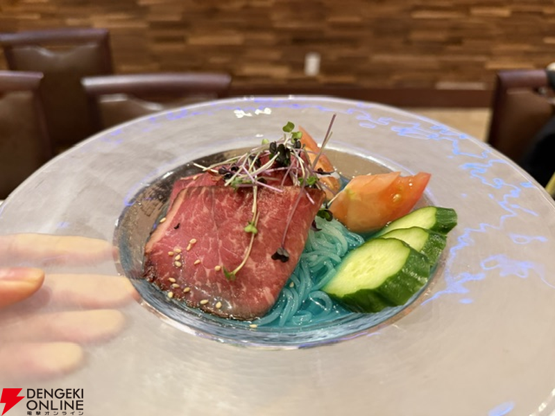dengekionline's tweet photo. 『FF14』“温度差兄弟のエクストリームズ冷麺”は、からいラー油で2人の“温度差”を表現
https://t.co/DRcKOYTNqe

零式で苦労した記憶がよみがえる…!?
26日（中期期間）までの提供なので、行けそうな方にはぜひおすすめしたい一品です！ https://t.co/MlE0qnbdmb