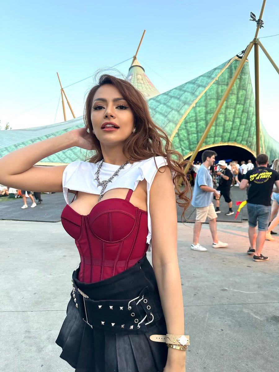 sunyimalam02's tweet photo. Dj yasmine 🤤🥵 https://t.co/o3jJr15350
