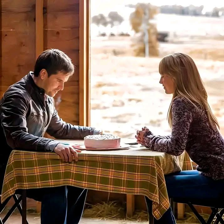 Mabecendon's tweet photo. This was the couple that made us so happy for 13 seasons of @HeartlandOnCBC. Their love story and tale of overcoming adversity stole our hearts and continues to do so 🥰. We are and always will be fans of Ty @GrahamWardle and Amy @Amber_Marshall and no one else🙁#iloveTyandAmy https://t.co/H8bZiyqt8u