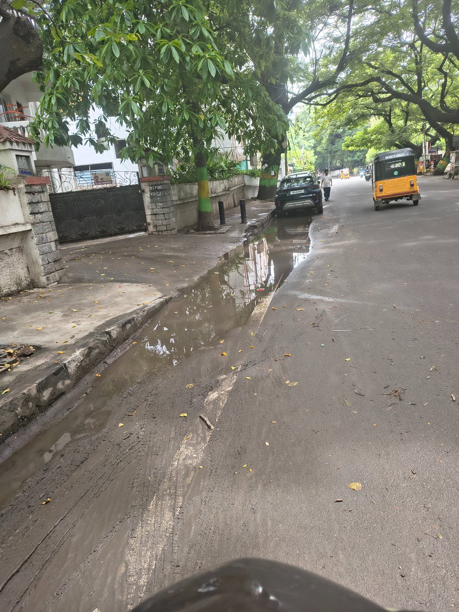 karanram's tweet photo. @chennaicorp water stagnation after every rain. Taylors road opposite chinmaya school https://t.co/9v1y2uzxbE