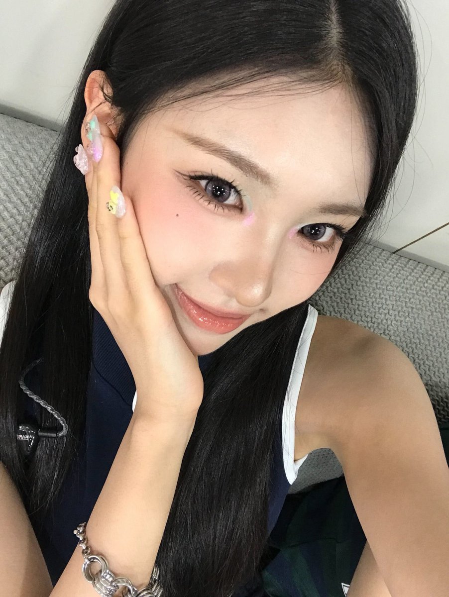 Du_7_'s tweet photo. #국초록 260821 뮤직뱅크 네일 !! https://t.co/LzXuzvMYNY
