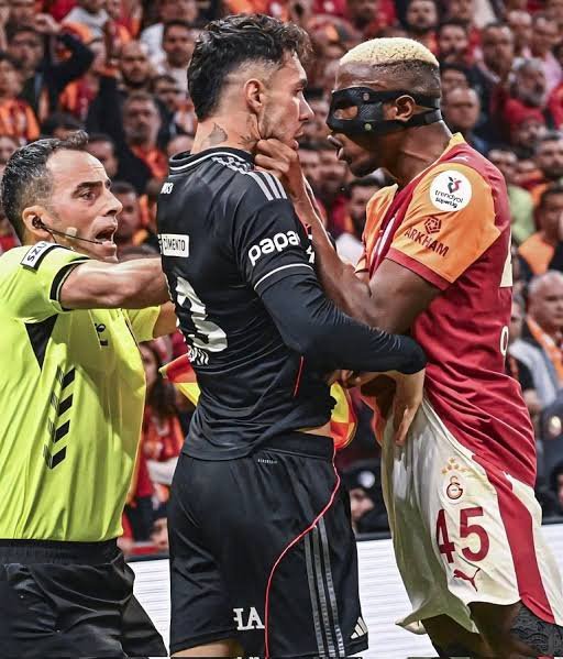 BEKnockedOut's tweet photo. @guvenpolat11 @lahonda6720 Les arbitres en SL sont juste nuls a chier et corrompus de tout les côtés https://t.co/wIPjODWaYB