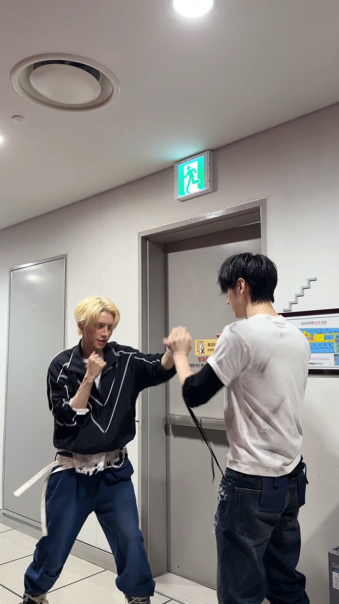 s8hx12_'s tweet photo. นี่แหนะบิบี๋ !! 🥊🥊 https://t.co/IfdbFD6JoT
