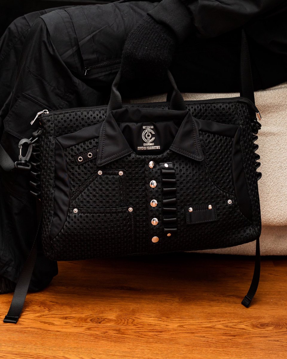 iyoocartel_'s tweet photo. IYOOCARTEL PRESENTS : SHIRT BAG 👔💼

OUR FIRST BAG COLLECTION OF THE YEAR , REDEFINING ESSENTIALS 

AVAILABLE ONLINE NOW | https://t.co/pgLz7LhSI4 https://t.co/1WhXMH83Rb