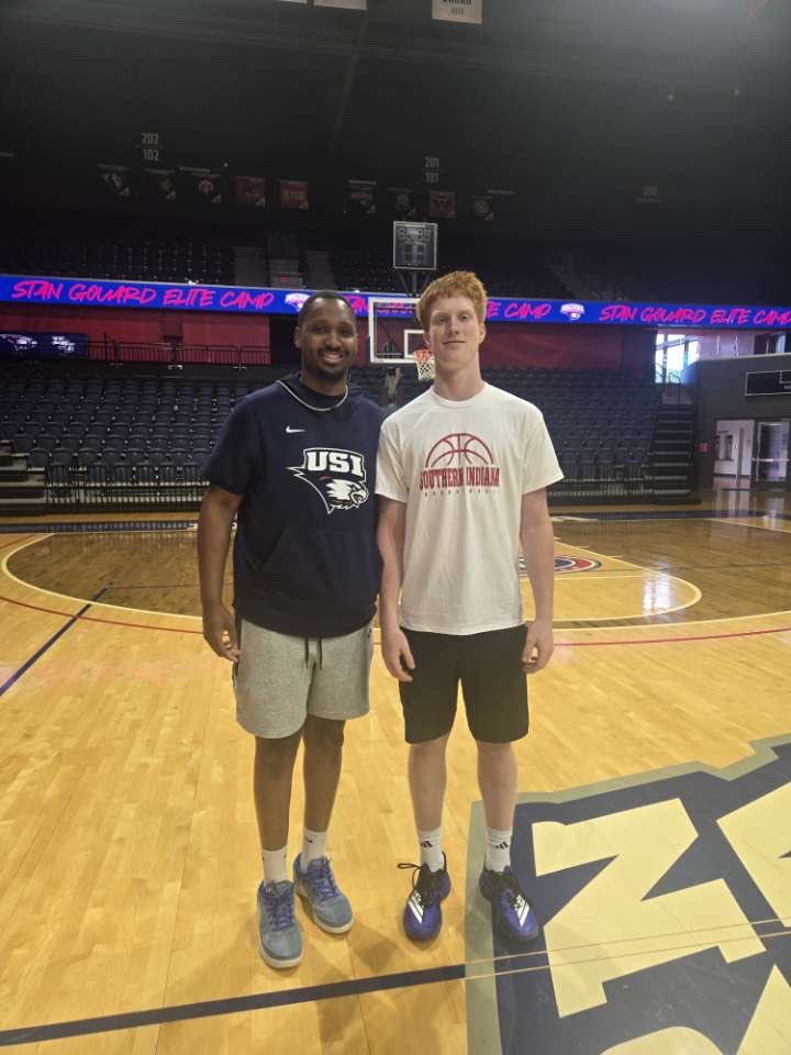 Cole_HB2029's tweet photo. Had a great time @USI_Basketball elite camp.  Big thank you to @coachstangouard and @StefKing_08 and all USI staff for hosting.  Looking forward to next year!
@WCReboundClub 
@MiddieDK 
@MidwestEliteMHC https://t.co/ubqvqK50gI