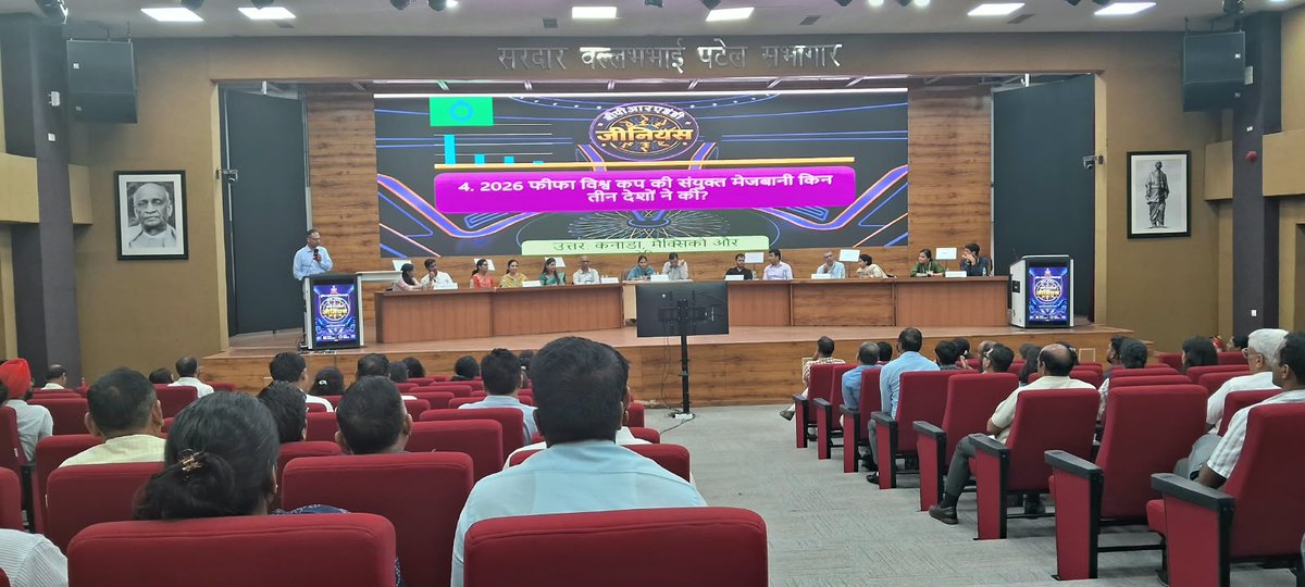 BPRDIndia's tweet photo. @BPRDIndia मुख्यालय में आज ‘कौन बनेगा बीपीआरएंडडी जीनियस?’ क्विज प्रतियोगिता का आयोजन किया गया। इसकी थीम ज्ञान, अध्ययन, जिज्ञासा व पुलिसिंग नवाचार पर आधारित थी। प्रतियोगिता में सभी टीमों का जबरदस्त उत्साह देखने को मिला। विजेताओं को उपनिदेशक एसपीडी महोदया द्वारा पुरस्कृत किया गया। https://t.co/vRuEoyx6Yk