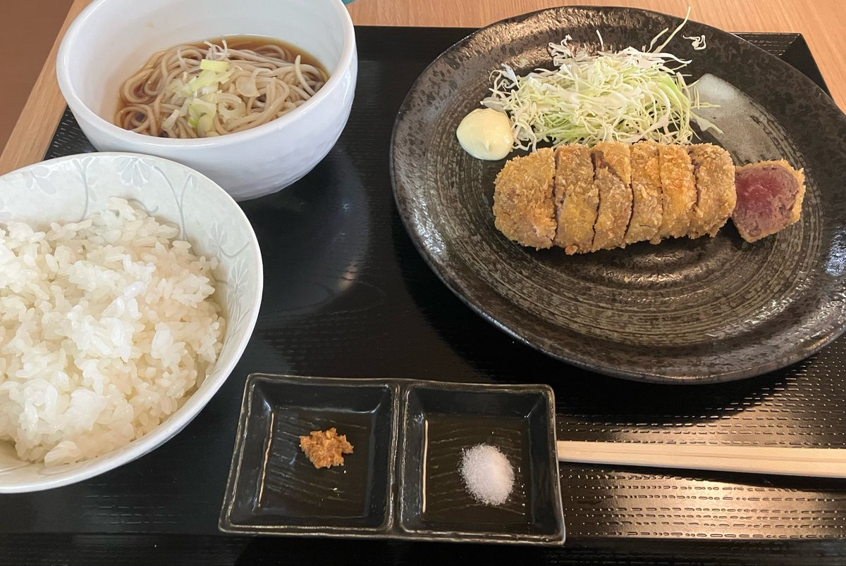 anotherdays_i7's tweet photo. 今日食べた物。
あと、長すぎた髪を4センチ切りました。さっぱり。 https://t.co/qoLSN8CiC6