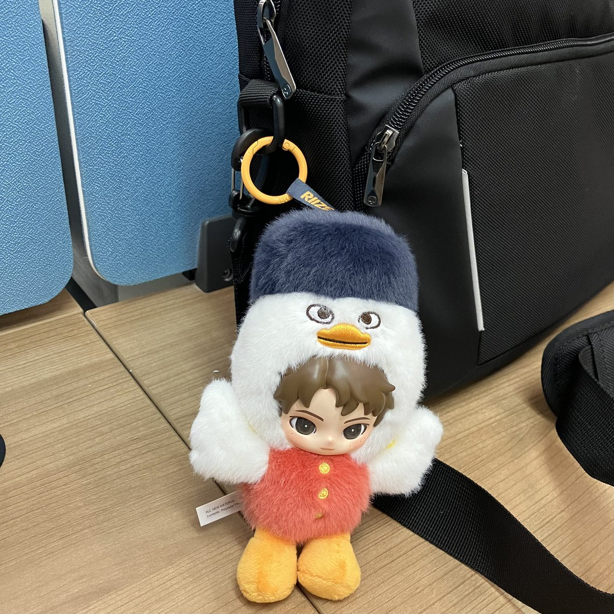 AvasPicks's tweet photo. Didn’t know meron na pala dito sa Manila ng #POPMARTXRIIZE merch. Wanted the fluffy ddolbyeong of #SOHEE and got it kahit na 1 blind box lang binili ko sa Glorietta. Alug-alog is the key! 😆 #RIIZE https://t.co/sGQ0YqmZ3f