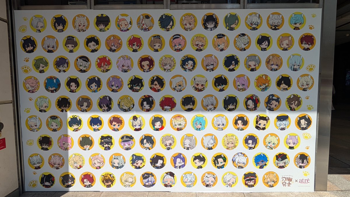 hsmhashas's tweet photo. 運良く日程被ってくれたから刀猫行けた！ノベルティカードも貰えた✌️✌️アキバの駅周りが珍しくとうらぶまみれで嬉しい☺️
そしてだいたい実休さんのせいで治安の悪そうになってて笑っちゃったグループを添える https://t.co/8nNR5drx7A