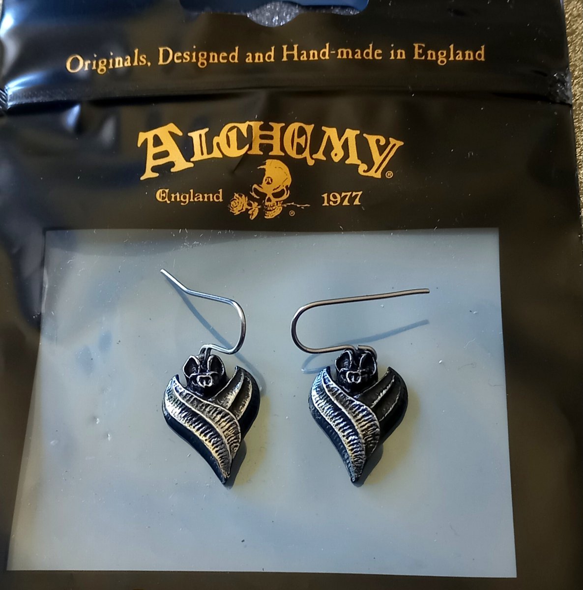 VodkaGothBitch's tweet photo. Just got some Bat Earrings in post From Alchemy Gothic that i ordered last week and I really love them i think they're ace 🖤🦇 #AlchemyGothic https://t.co/NWUktwd51m