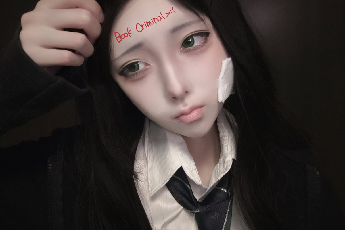 Maorxvi's tweet photo. Book Criminal >:( https://t.co/tcBNEG8XKI