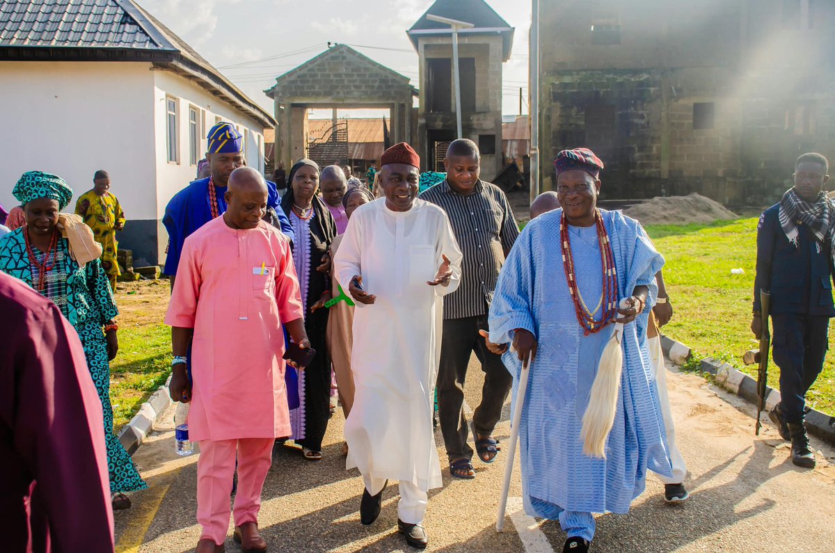 ARAdaramodu's tweet photo. I inspected the Imesi Ekiti Palace project and I’m pleased to see another community priority taking shape. 

I remain committed to preserving our heritage and delivering meaningful projects across Ekiti South.

 •𝐀𝐑𝐀

#ARA #AdaramoduAtWork https://t.co/h0GVvctrJX