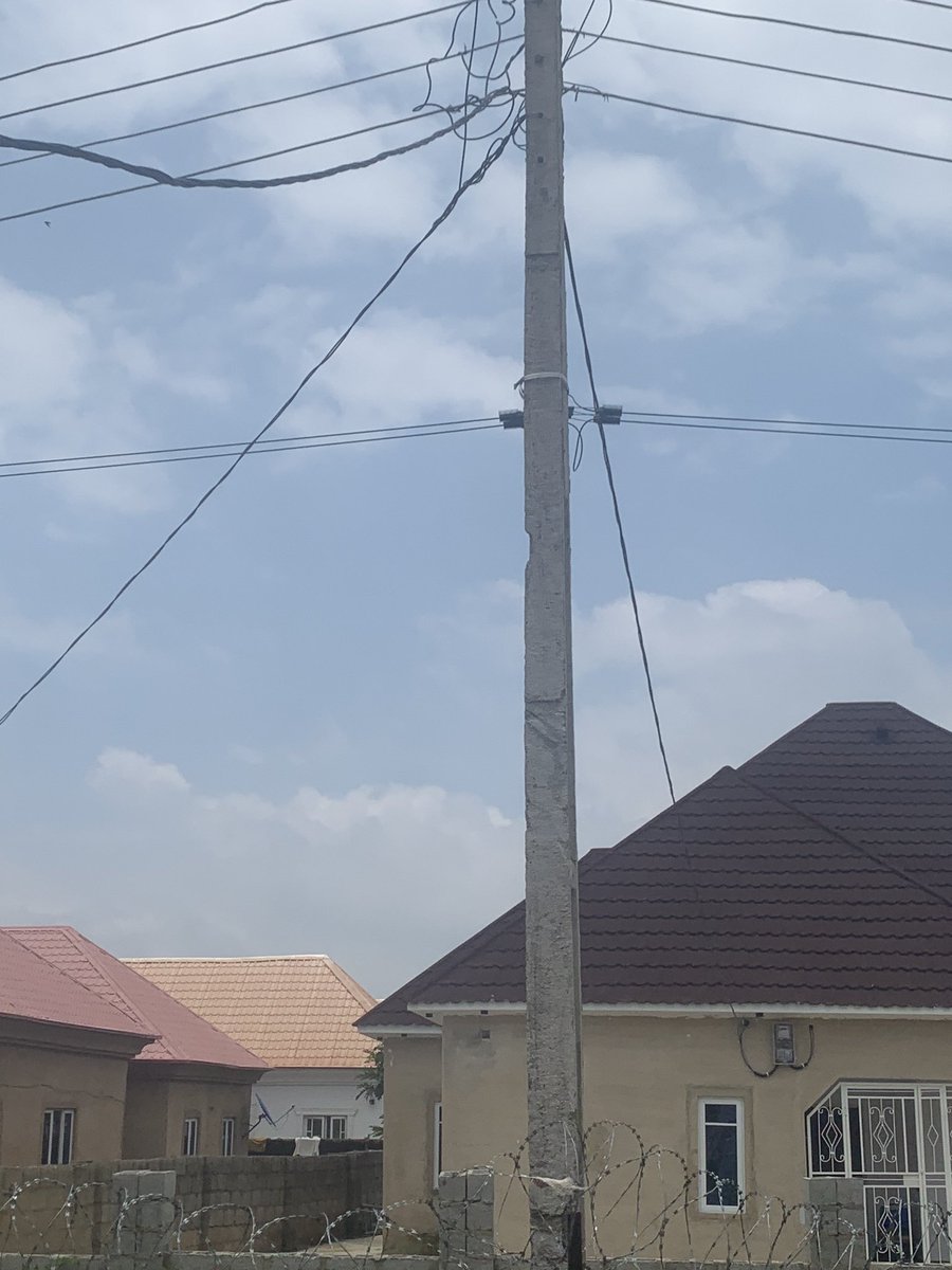 Heis_sosa's tweet photo. C
NEPA has finally caught me for this direct light connection I’ve been using 💔 How am I going to cope with all my electrical appliances? 😭😭 https://t.co/CRgsjoenYv