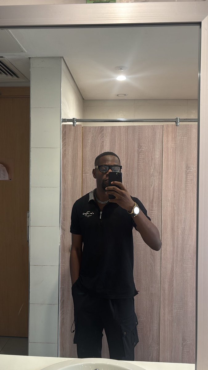iamkxngnero_'s tweet photo. OLOROGUN 1 OF AFROBEATS ☄️ https://t.co/hPOzX9KPCt